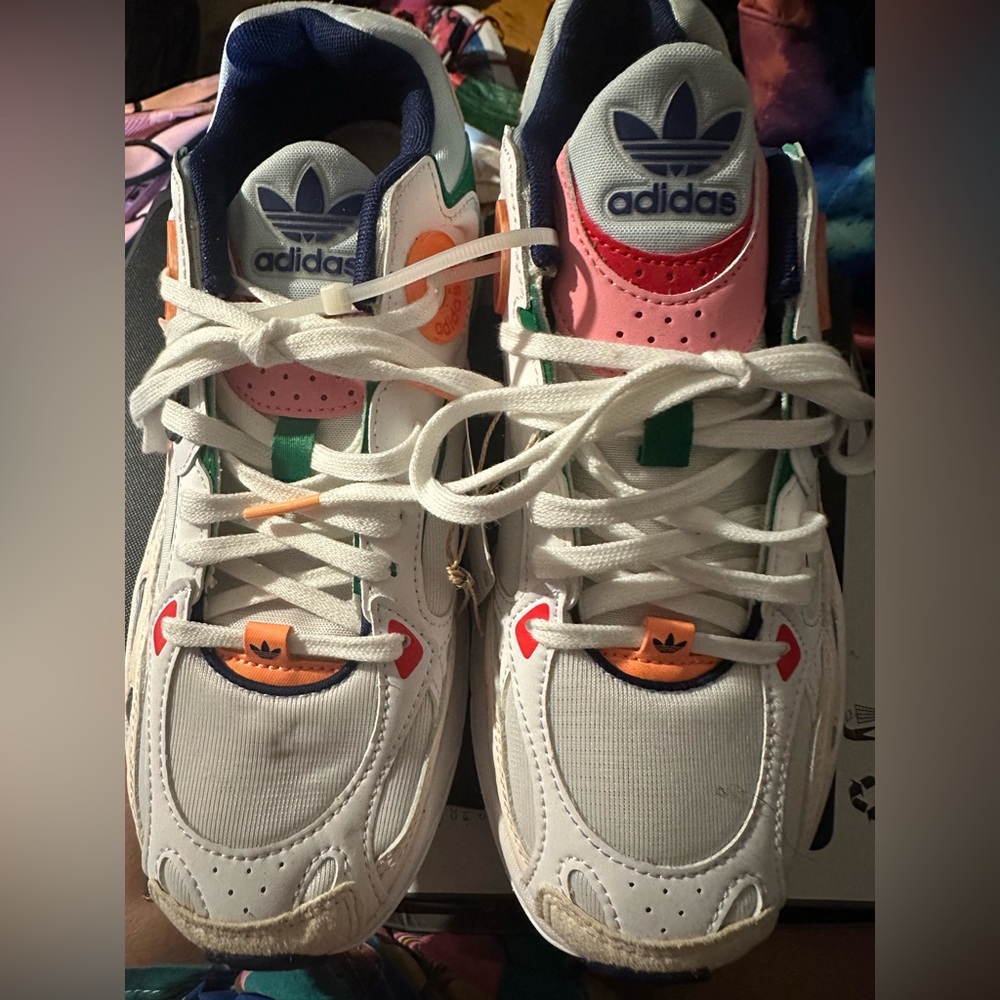 Brand New Adidas Astir W (ORIGINALS) Women Size 8 Sneakers